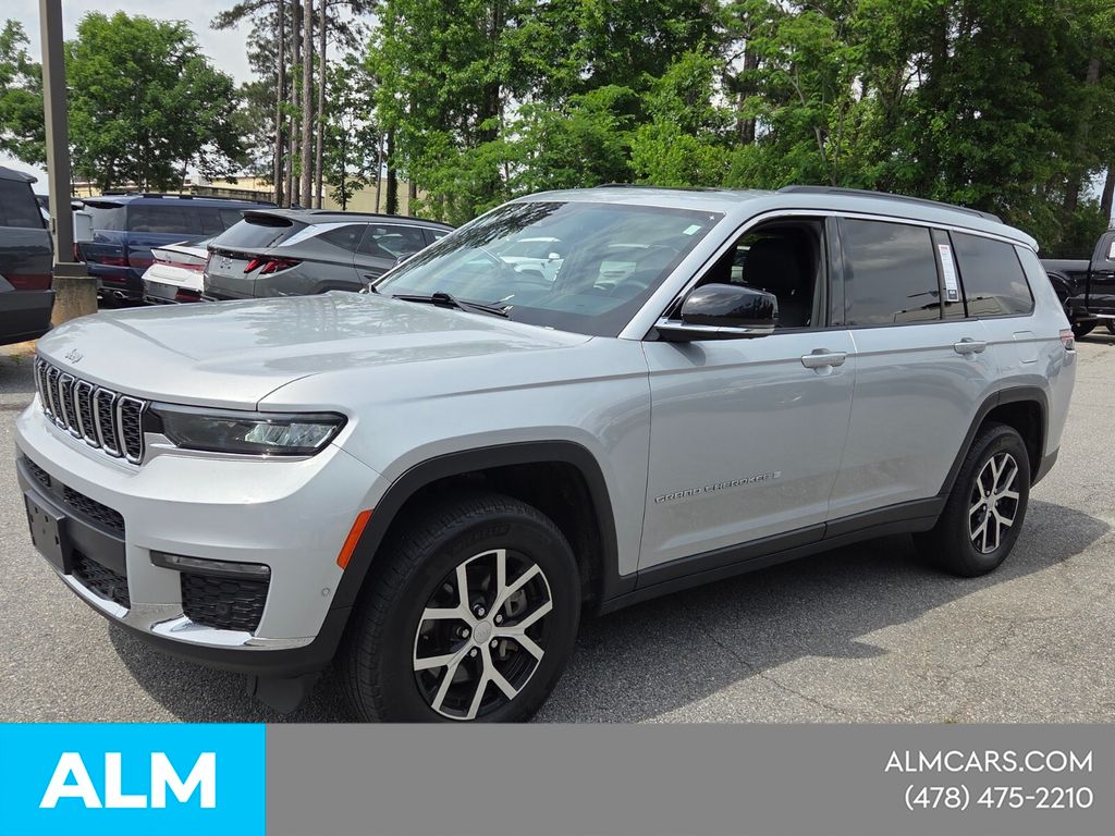 Used 2024 Silver Jeep Limited image 3