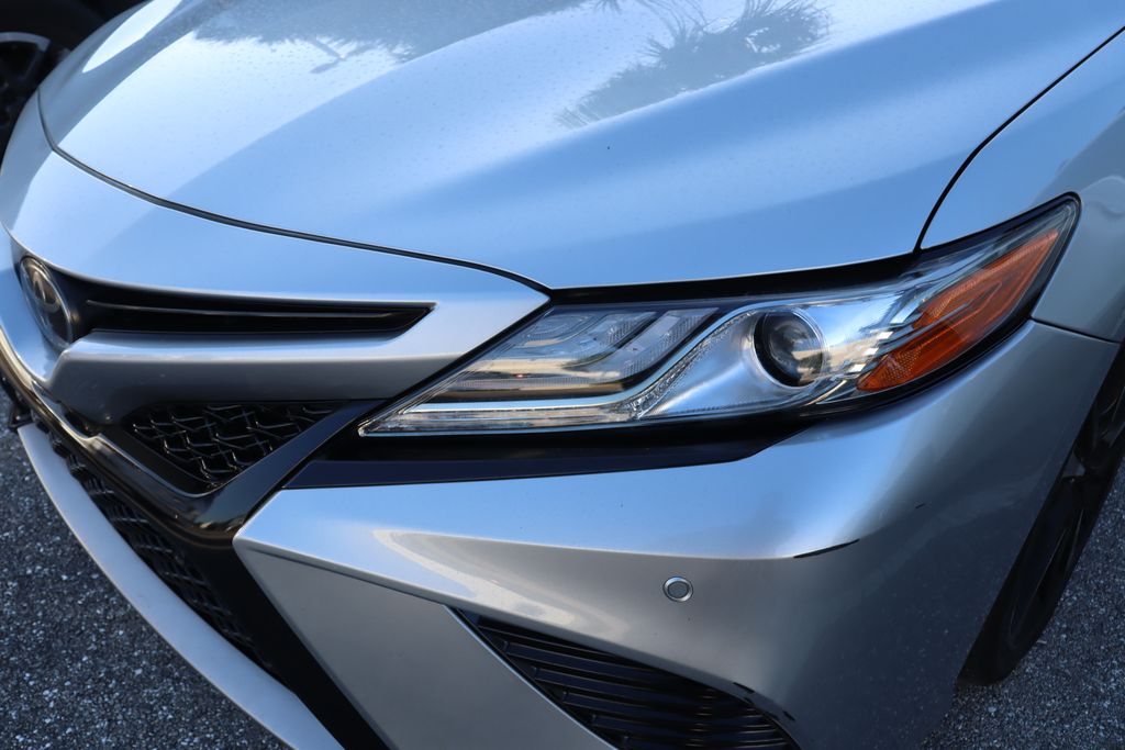 2018 Toyota Camry XLE 3