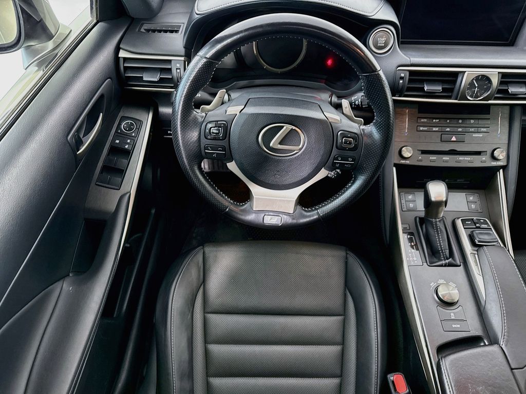 Thumbnail: 2020 Lexus IS - 10