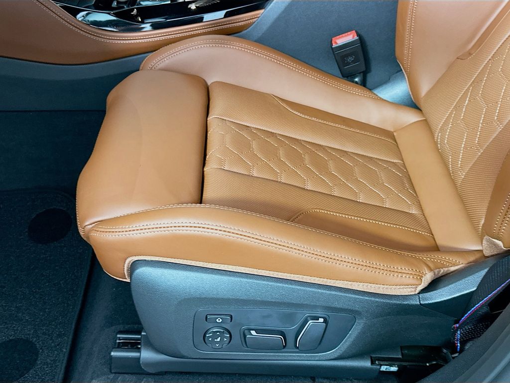 Thumbnail: 2025 BMW X4 - 21