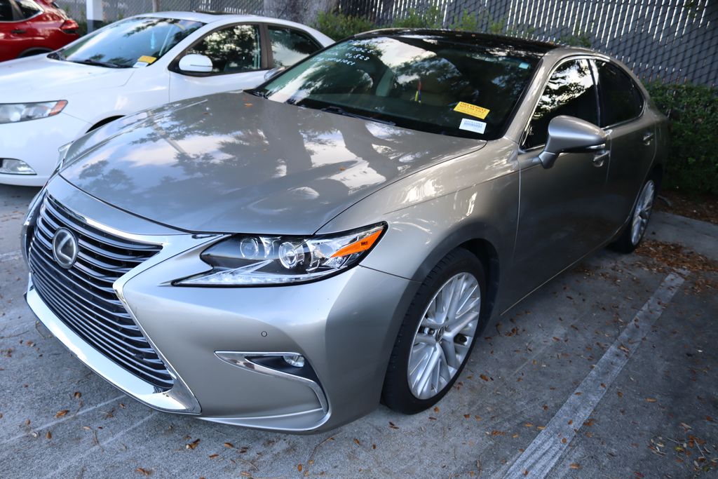 Thumbnail: 2018 Lexus ES - 2