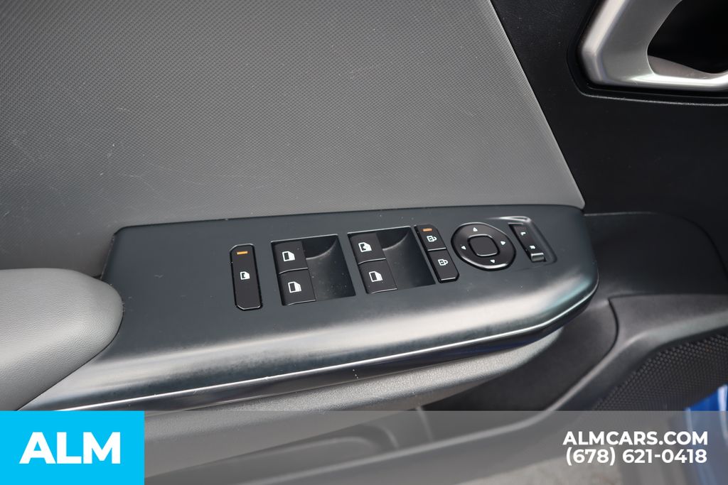 Used 2025 Blue Kia LXS image 16