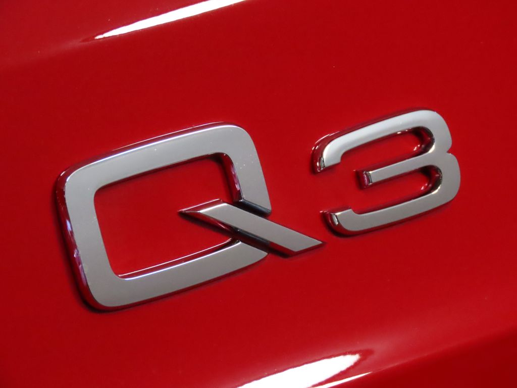 Thumbnail: 2025 Audi Q3 - 9