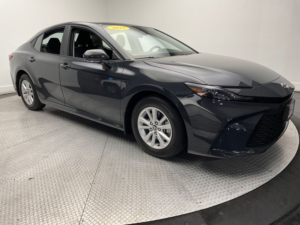 2025 Toyota Camry LE 3