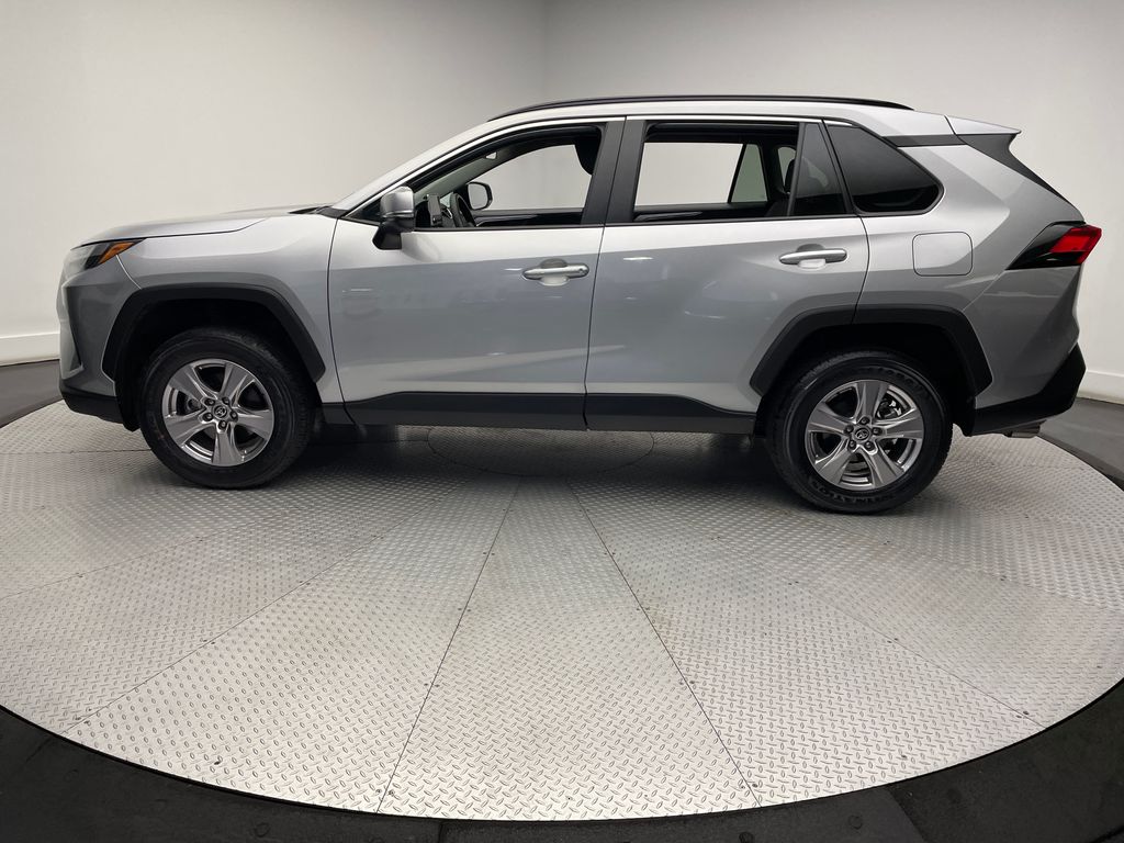 2024 Toyota RAV4 XLE 8