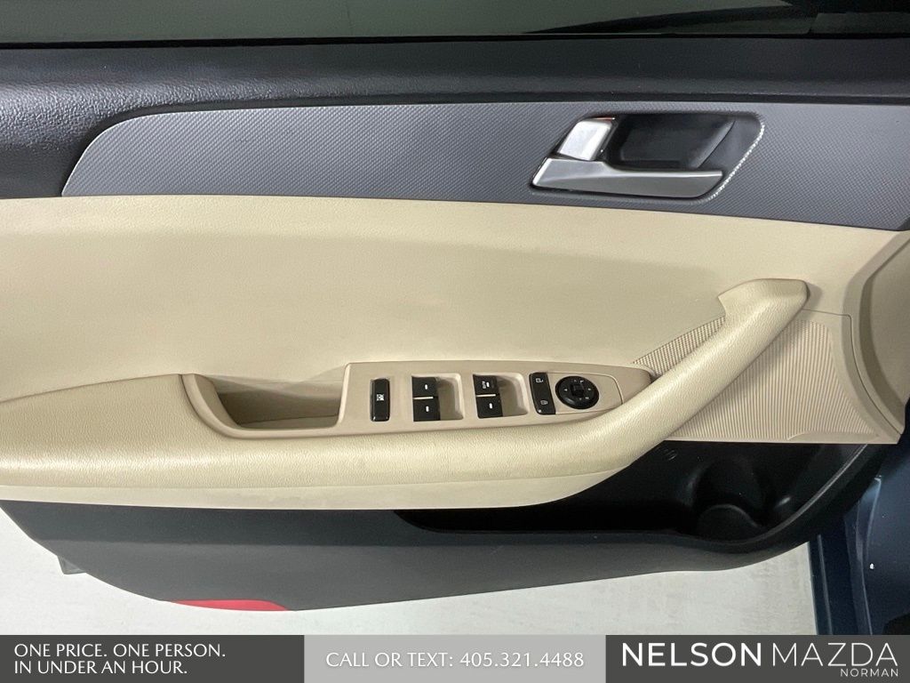 Used 2016 Blue Hyundai Base image 16