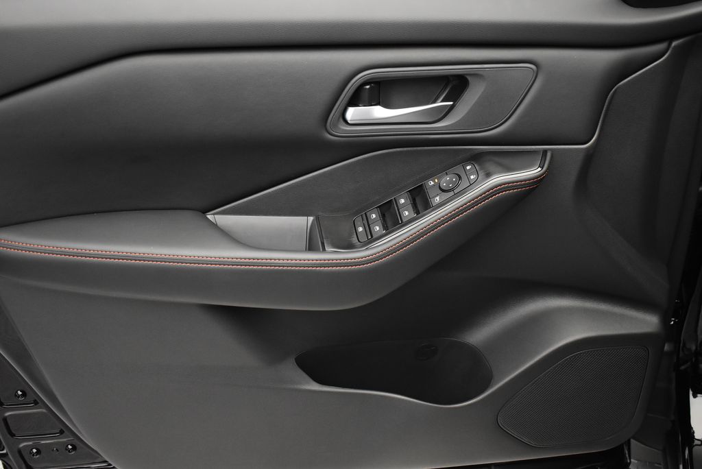 Thumbnail: 2026 Nissan Rogue - 10