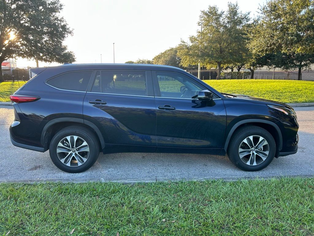 Thumbnail: 2023 Toyota Highlander - 6