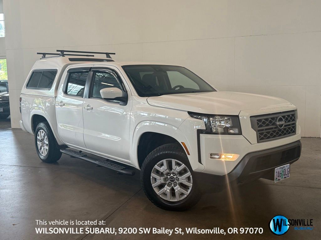 Glacier White 2022 Nissan Frontier SV Crew Cab 4WD Pickup Truck Four-Wheel Drive 9-Speed Automatic