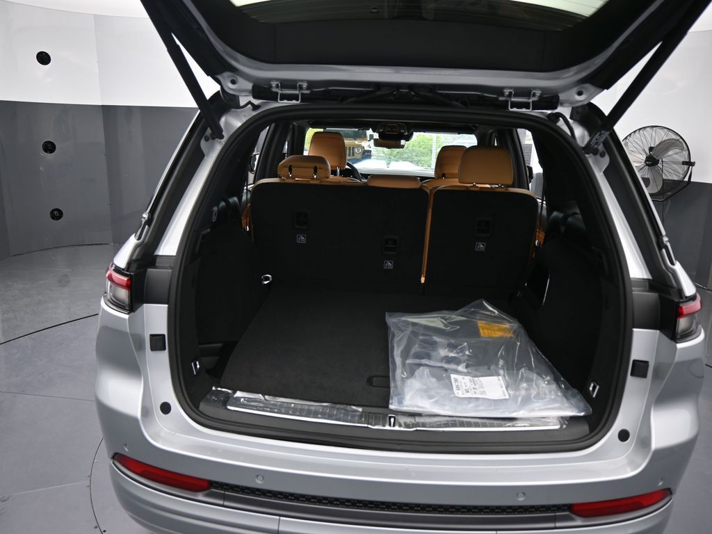 New 2026 Silver Zynith Jeep Summit image 38