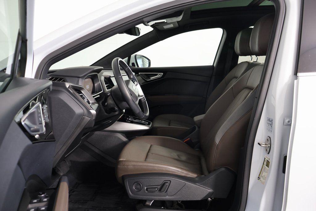 Thumbnail: 2023 Audi Q4 e-tron - 9