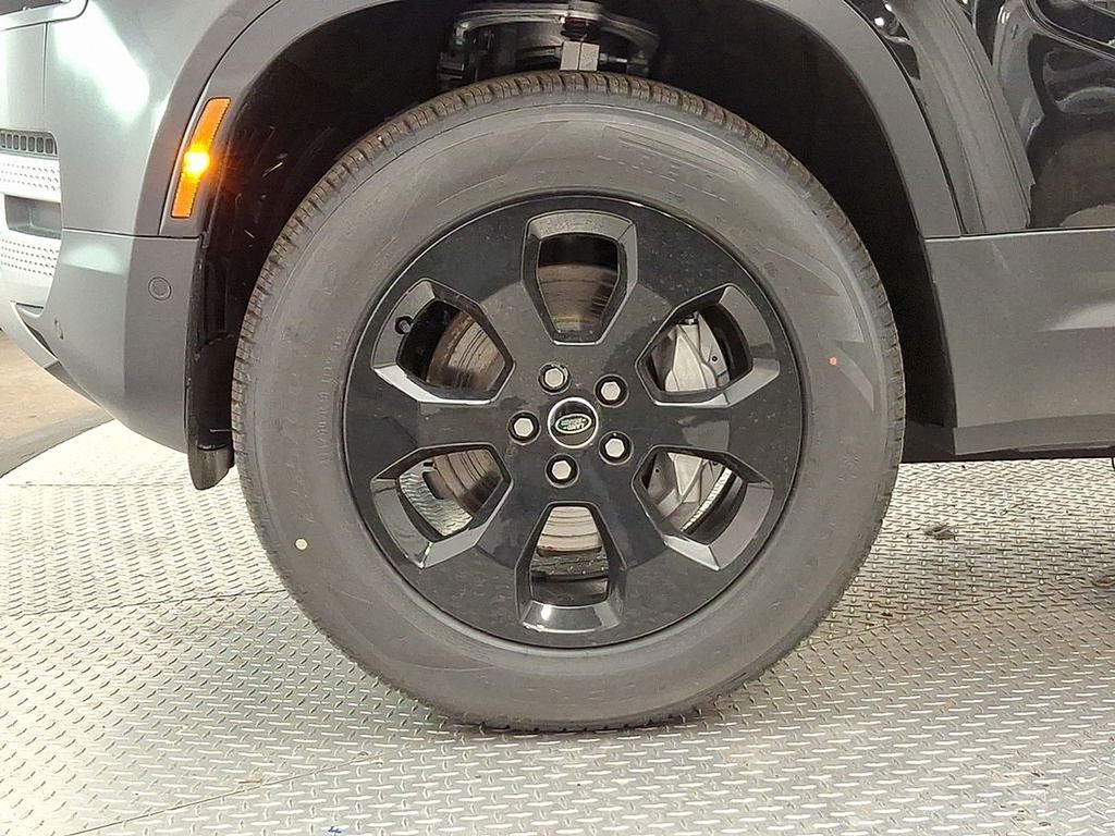 2025 Land Rover Defender 110 5
