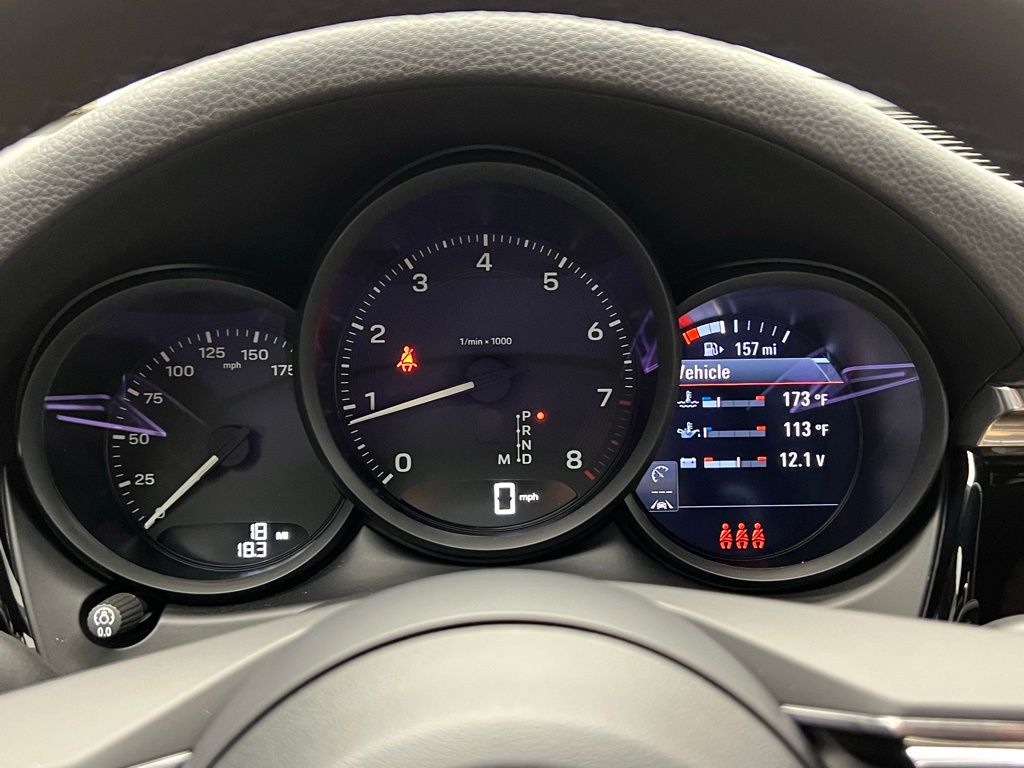 Thumbnail: 2026 Porsche Macan - 8