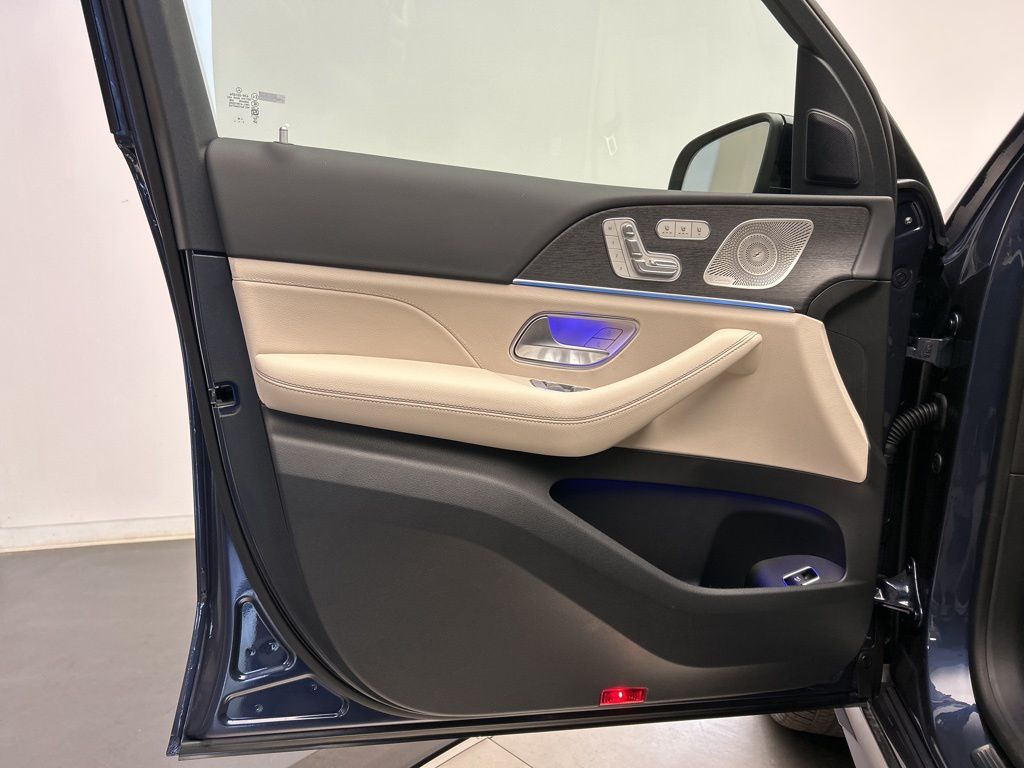 Thumbnail: 2026 Mercedes-Benz GLS - 11