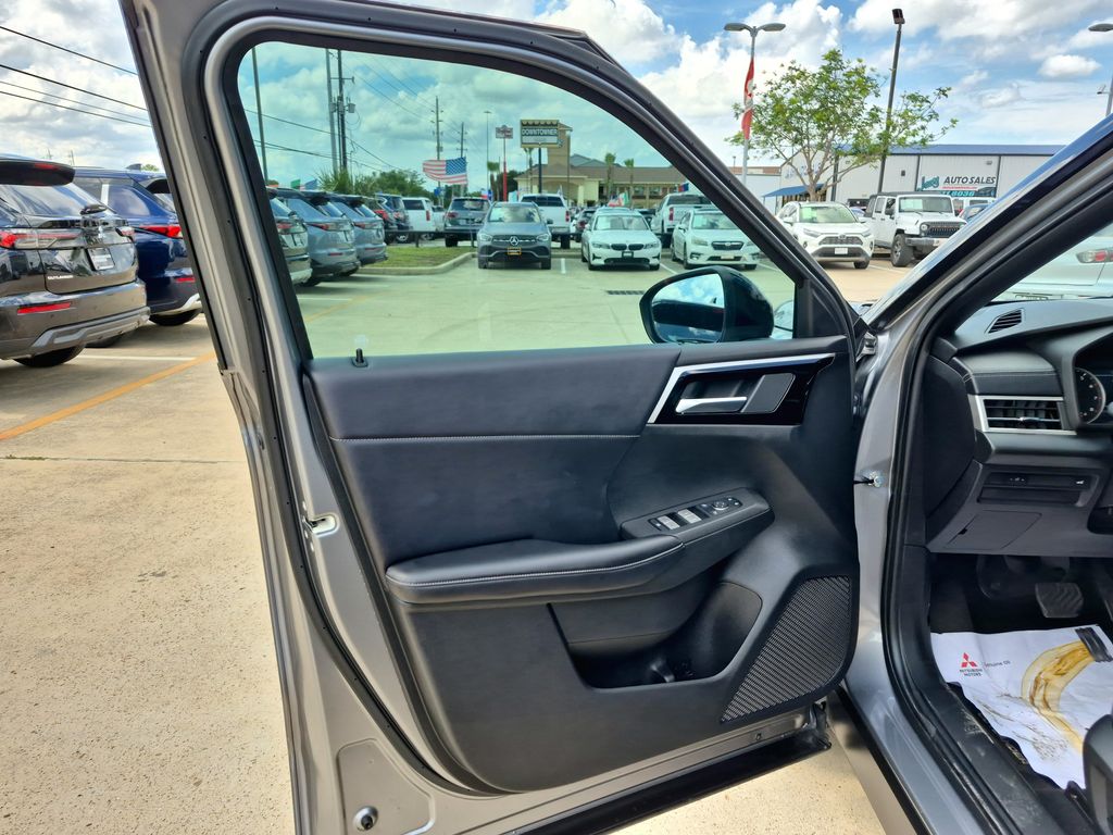 2022 Mitsubishi Outlander SE Launch Edition Gray at North Houston Mitsubishi