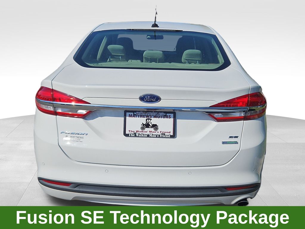 2018 Ford Fusion SE White at Matthews Motors of Wilmington