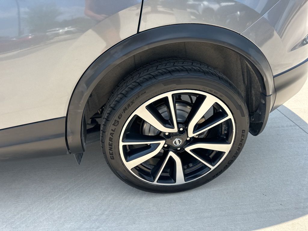 2017 Gun Metallic Nissan Rogue Sport SL FWD SUV