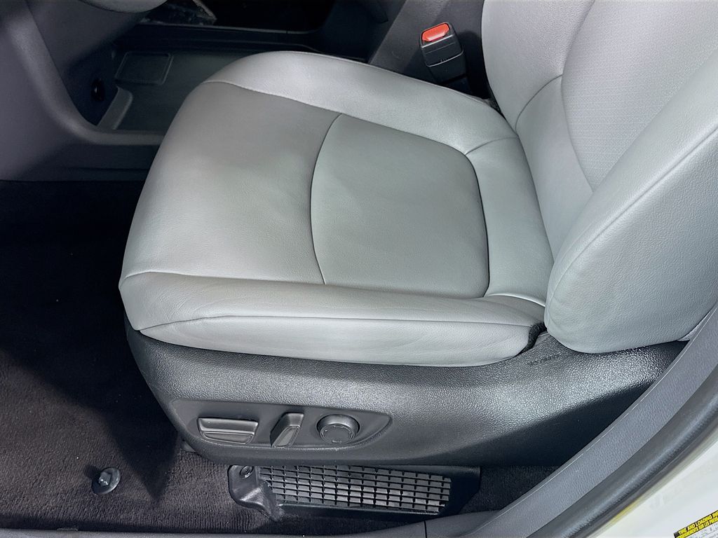 Thumbnail: 2024 Toyota Sienna - 19