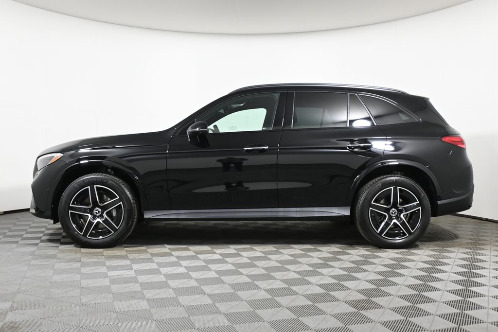 2025 Mercedes-Benz GLC 300 2