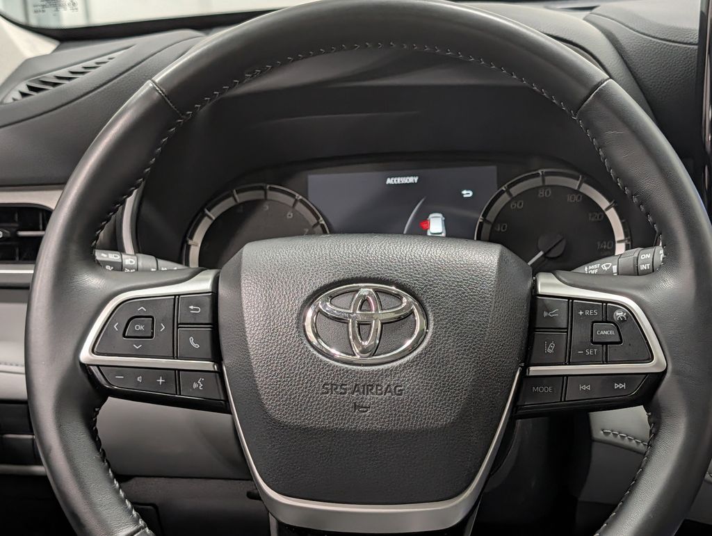Used 2025 Toyota Highlander SUV