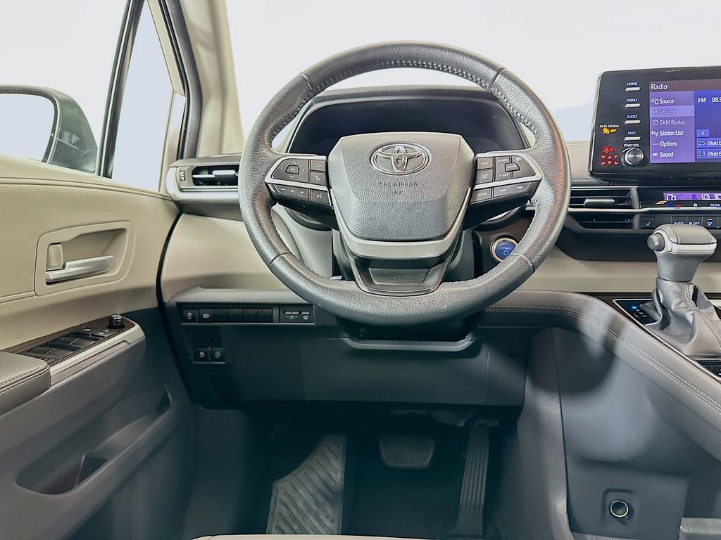 2022 Toyota Sienna XLE 20