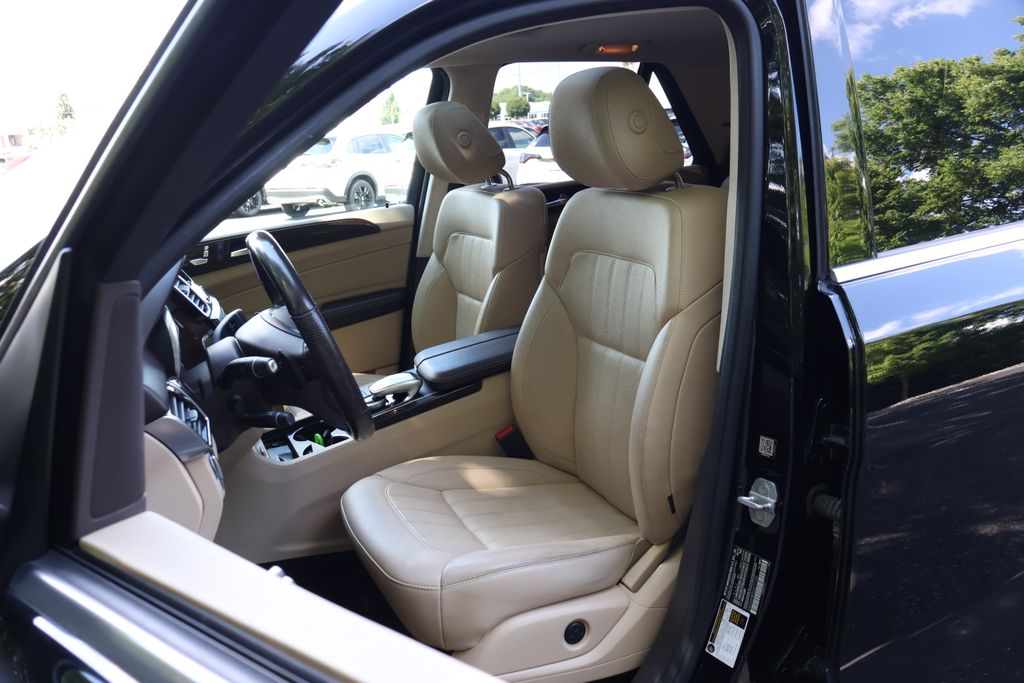 Thumbnail: 2016 Mercedes-Benz GLE - 28