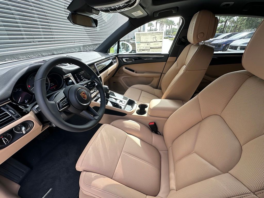 Thumbnail: 2026 Porsche Macan - 4