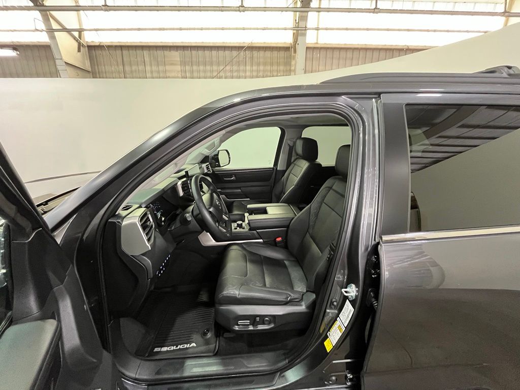 2024 Toyota Sequoia SR5