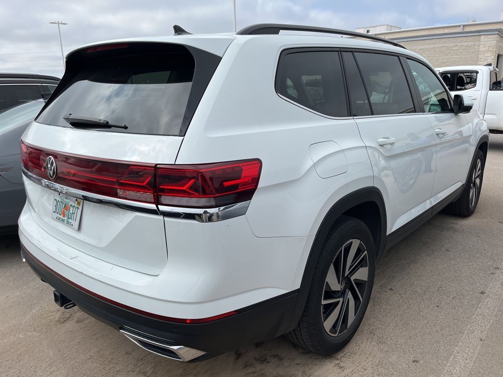 2024 Volkswagen Atlas SE 3