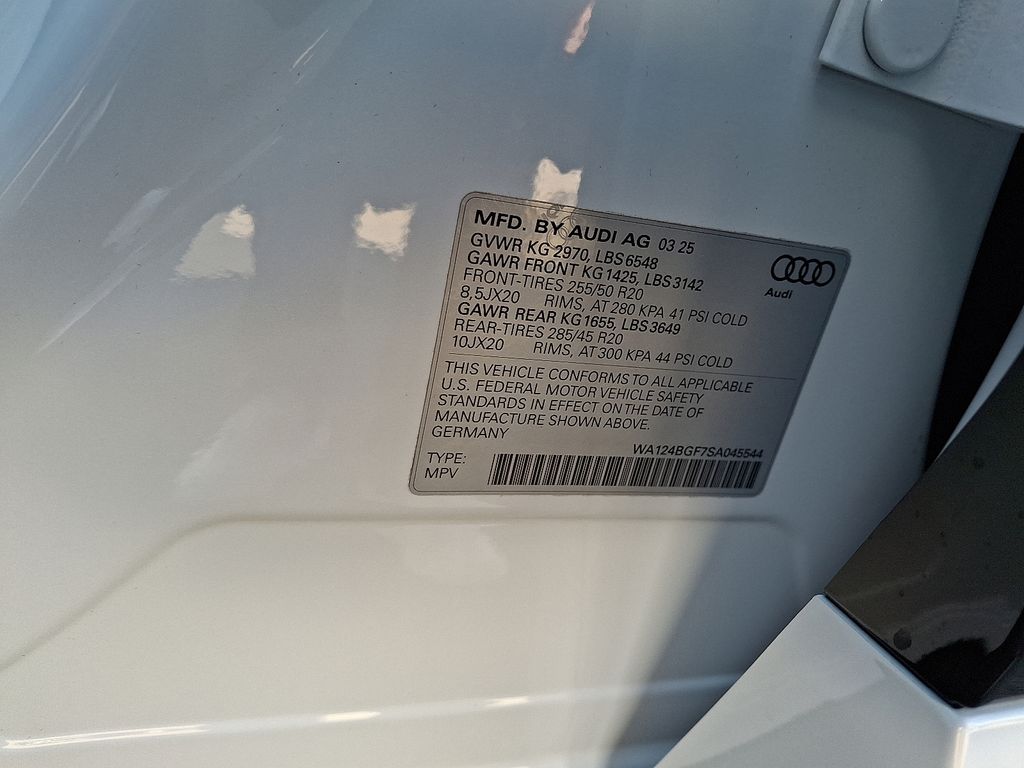 Thumbnail: 2025 Audi Q6 e-tron - 27