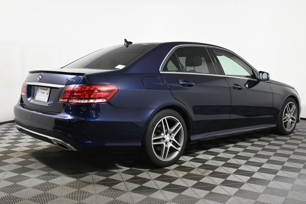 Thumbnail: 2015 Mercedes-Benz E-Class - 10