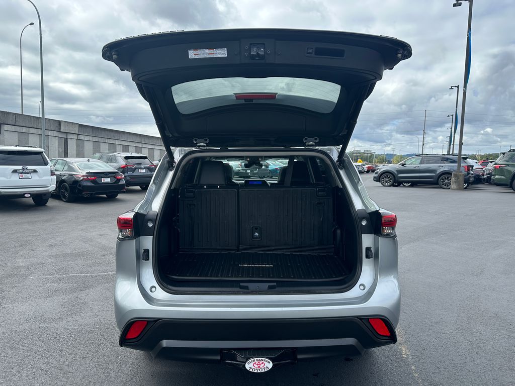 2023 Toyota Highlander Hybrid XLE
