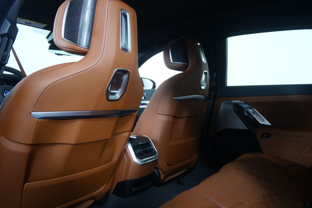 Thumbnail: 2026 BMW i7 - 16