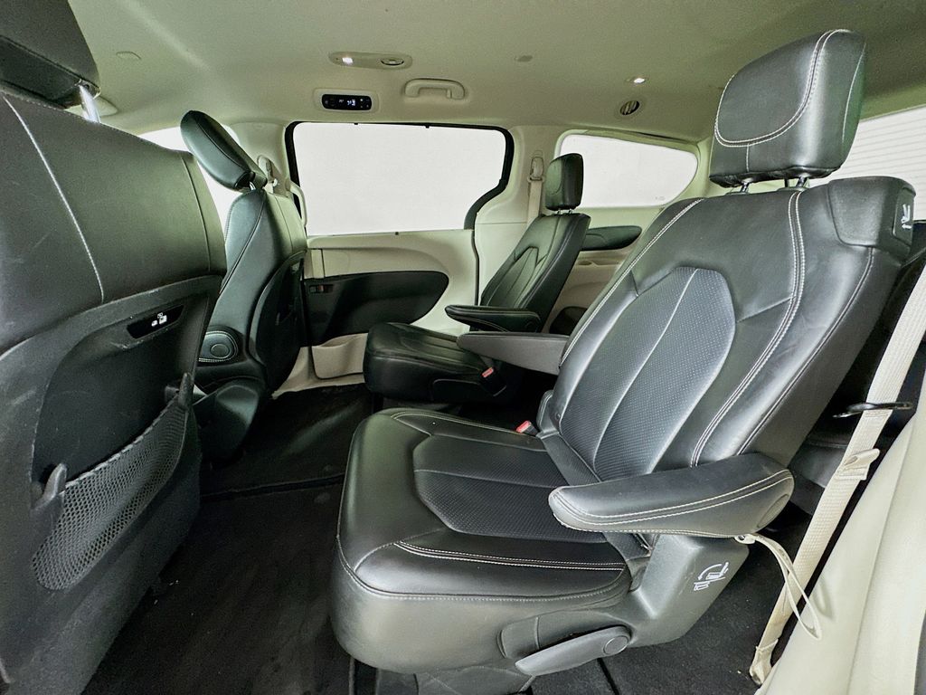 Used Car 2024 Chrysler Pacifica  Touring L For Sale Under $30,000 In Austin, Texas