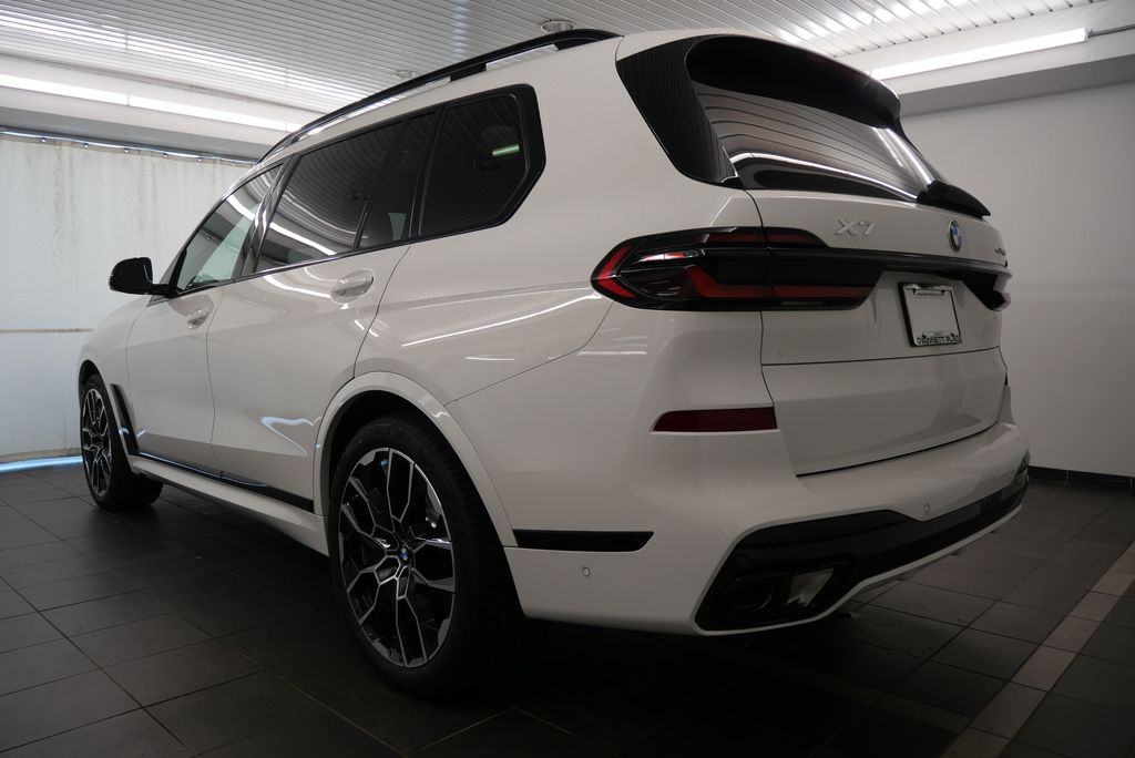 2025 BMW X7 xDrive40i 5