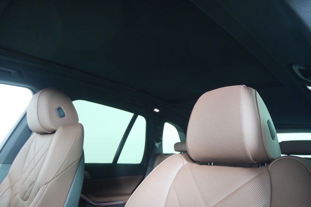 Thumbnail: 2026 BMW X5 - 11