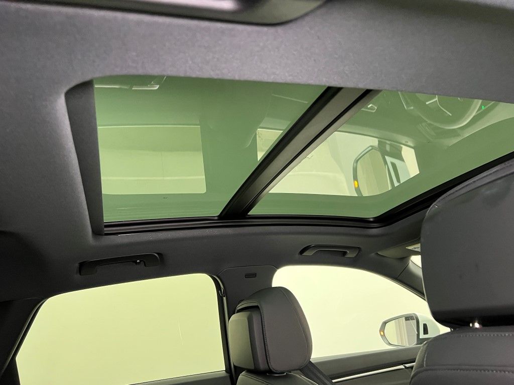 Thumbnail: 2025 Audi Q3 - 18