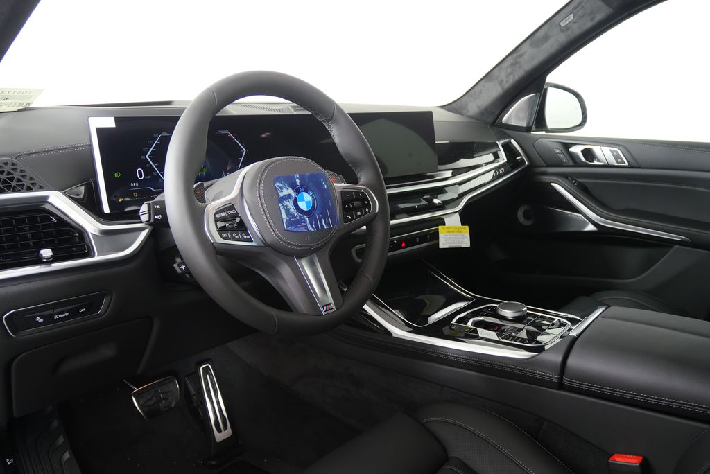 Thumbnail: 2026 BMW X7 - 14