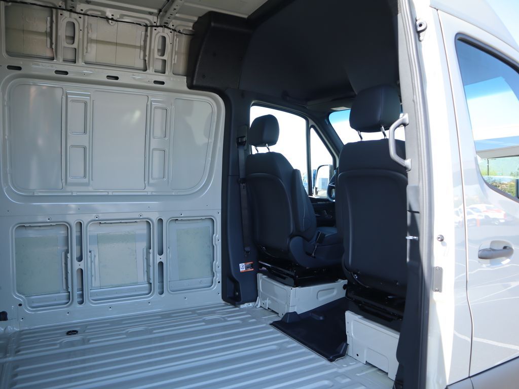 Thumbnail: 2025 Mercedes-Benz Sprinter - 26