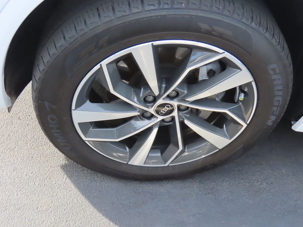 Thumbnail: 2023 Audi Q5 - 3