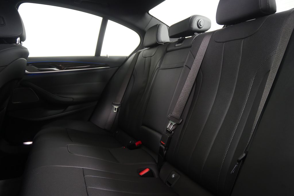 Thumbnail: 2023 BMW 5 Series - 16