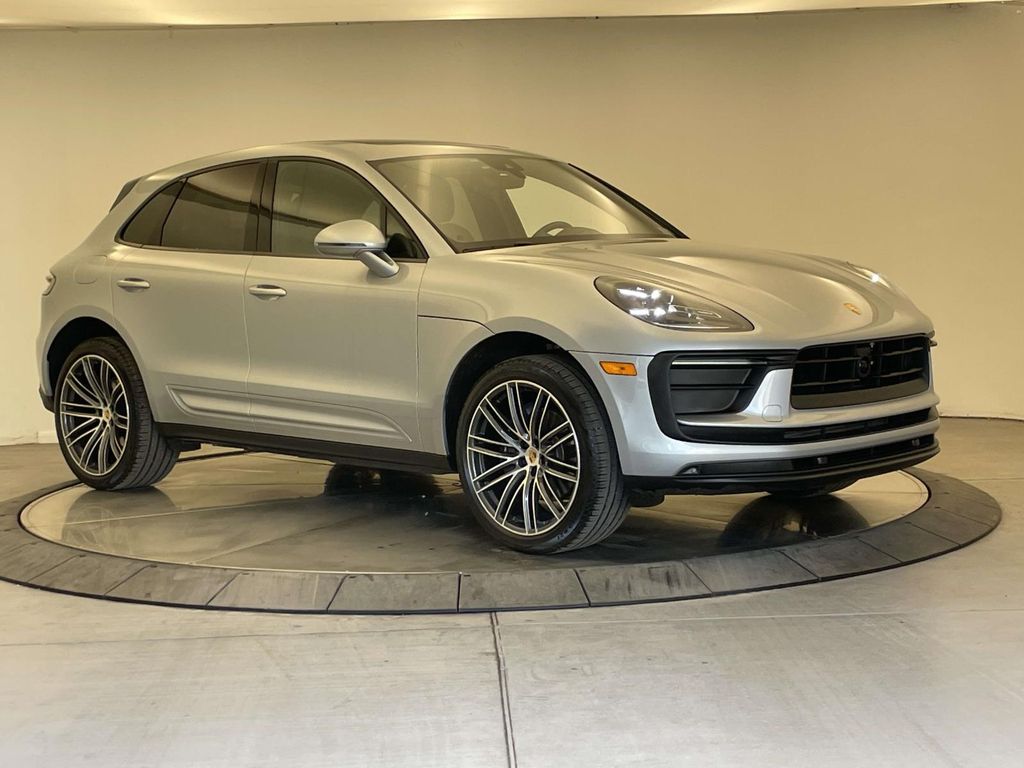 2025 Porsche Macan Base - 8