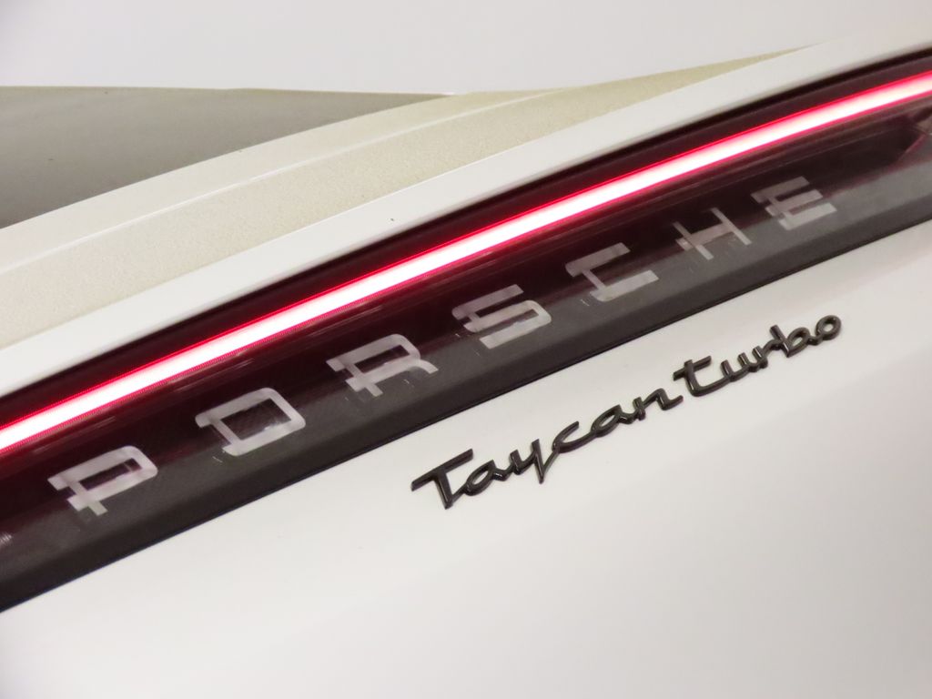 Thumbnail: 2021 Porsche Taycan - 12