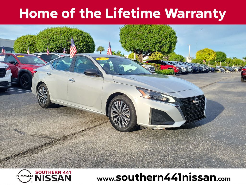 Brilliant Silver Metallic 2024 Nissan Altima Sedan Front-Wheel Drive Continuously Variable Transmission