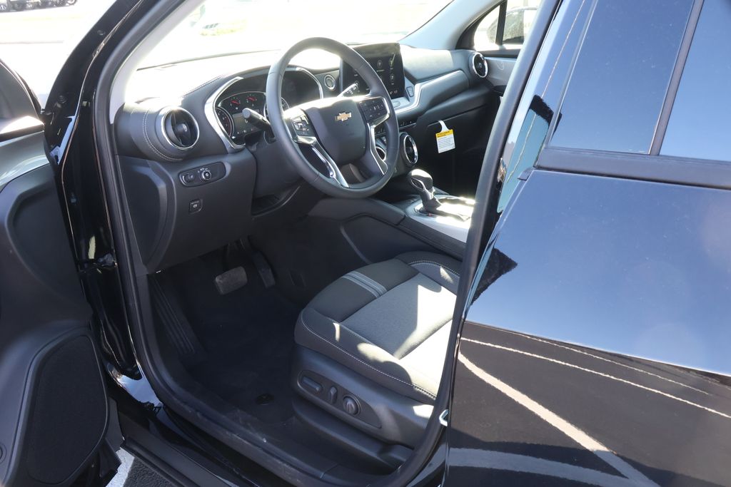 Thumbnail: 2025 Chevrolet Blazer - 13