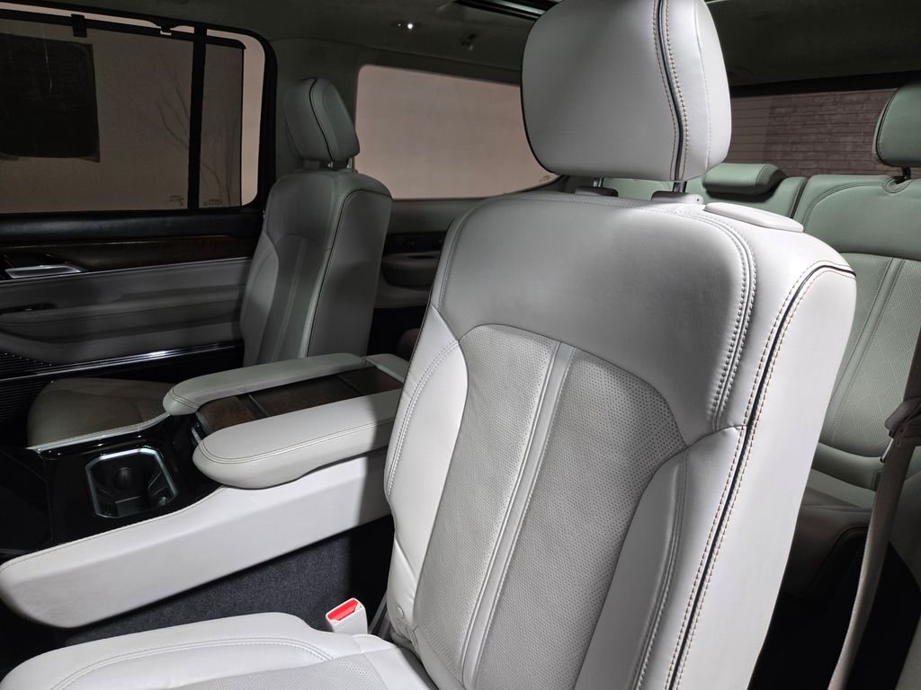 2022 Jeep Grand Wagoneer Series II - Photo 35