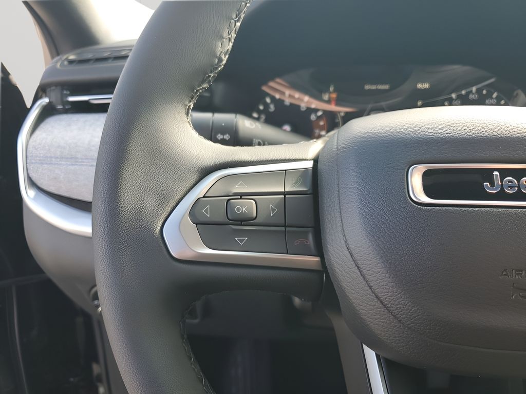 New 2026 Black Jeep Latitude image 33