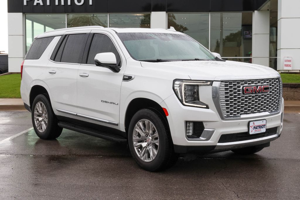 White Frost Tricoat 2024 GMC Yukon SUV / Crossover Four-Wheel Drive 