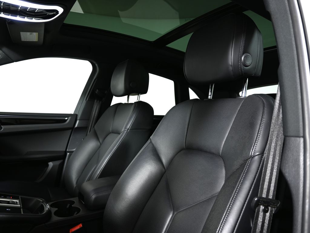 Thumbnail: 2024 Porsche Macan - 15