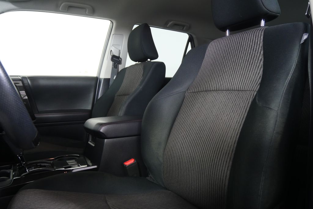 Thumbnail: 2014 Toyota 4Runner - 10